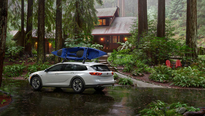 Illustration for article titled Holy Crap, The 2017 Buick Regal Is Actually A Hatchback And A Wagon